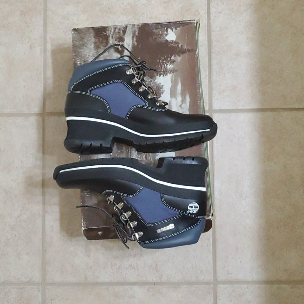 Timberland Shoes - Picture 8 of 16